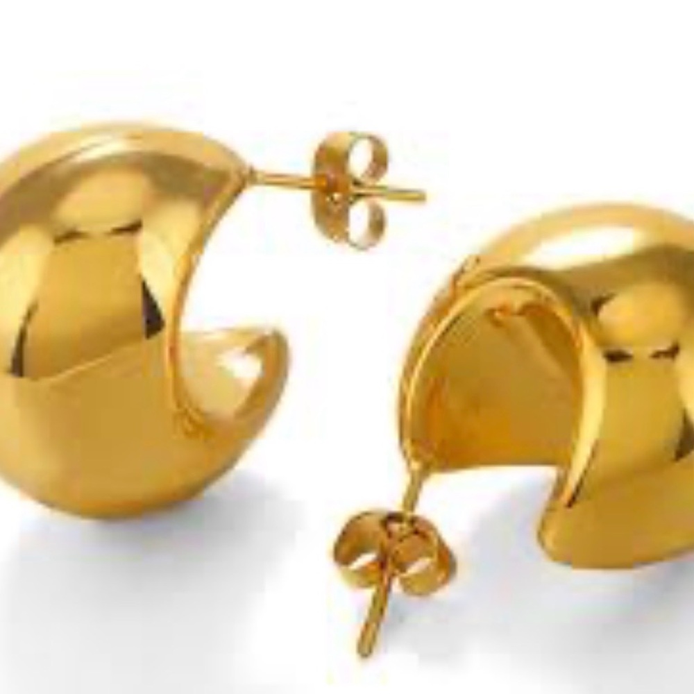 Elegant Gold Hoop Earrings